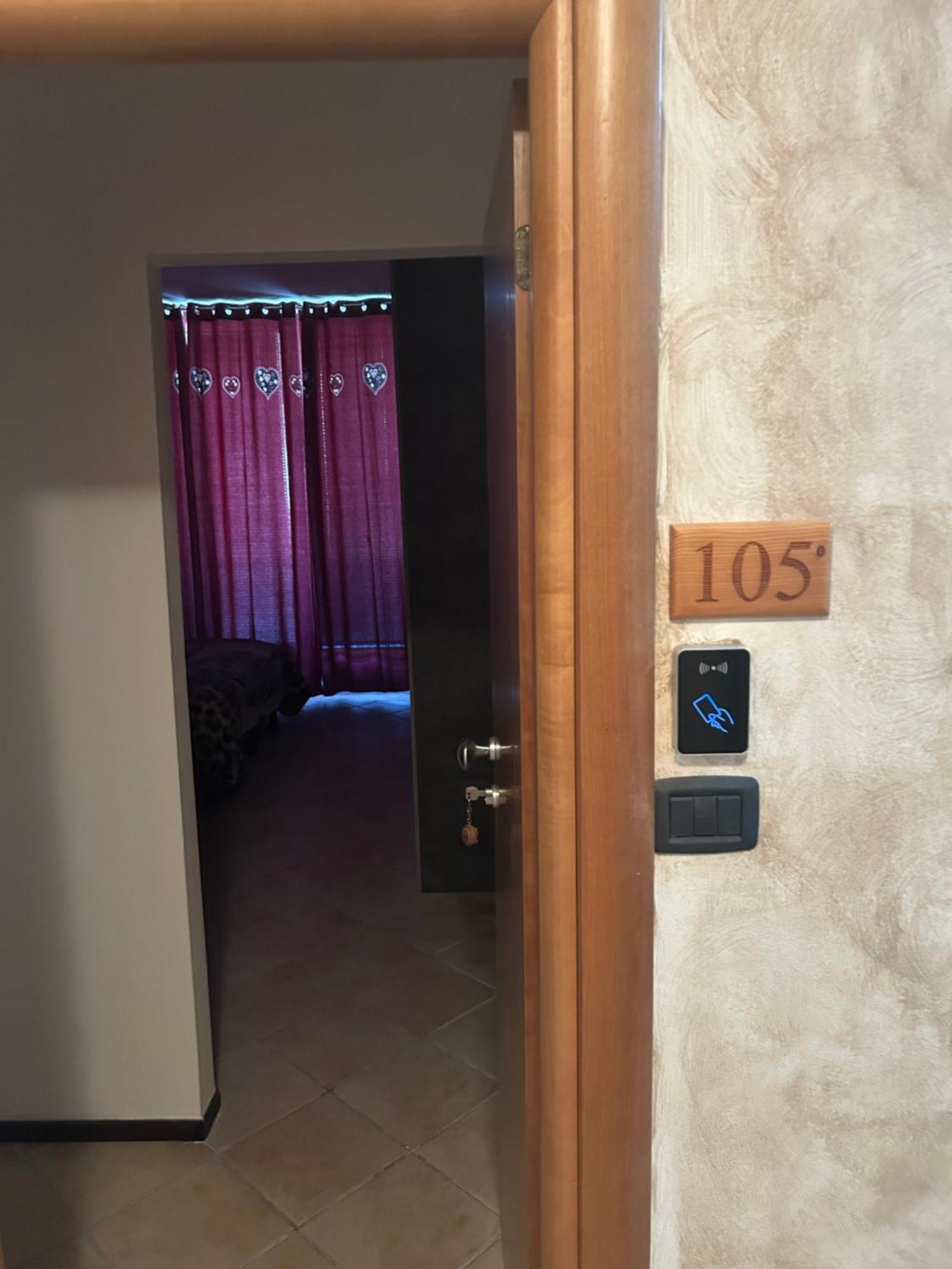 Albergo La Grolla Antey-Saint-André Exterior foto