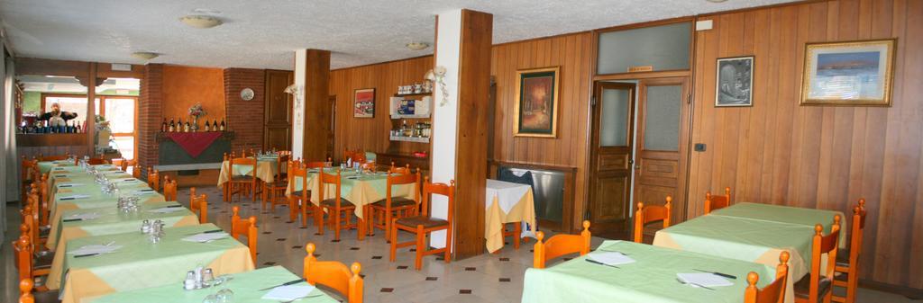 Albergo La Grolla Antey-Saint-André Exterior foto